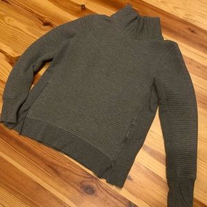 All In Motion pullover - size Small
